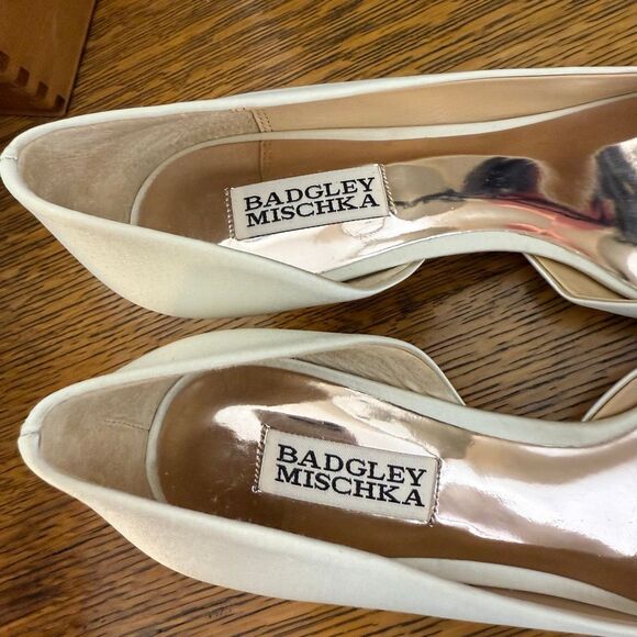 Badgley Mischka Macie Ivory Satin Embellished D’Orsay Peep Toe Shoes Sz9 Wedding - Picture 7 of 14